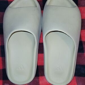 Yeezy Cream Textured Slides